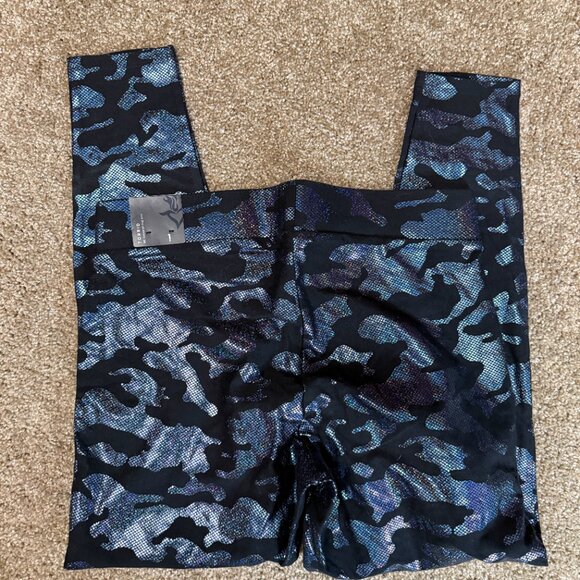 Torrid We Swear By The Fit Premium Leggings Women 1 Black Camo Metallic Tapered - Picture 8 of 12